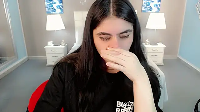 Snapshot of maddissonivanova chatting on October 2025 12:06:01 PM maddissonivanova online show from October 2025 12:06:01 PM