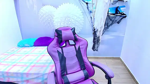 ESMERALDA-BLUE online show from October 2025 09:02:02 PM