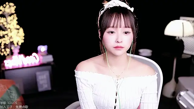 Snapshot of coward_by chatting on October 2025 09:35:02 AM coward by online show from October 2025 09:35:02 AM