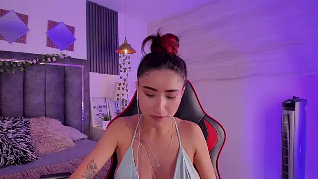 cristal baker25 online show from September 2025 04:10:02 PM