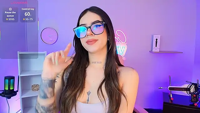 Alice Vixen online show from October 2025 12:17:01 PM