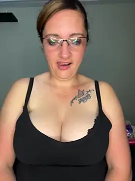 Snapshot of XADICTIVEX chatting on October 2025 08:18:02 PM XADICTIVEX online show from October 2025 08:18:02 PM