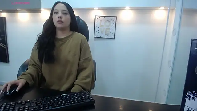 Snapshot of Vanesa_Velle chatting on September 2025 03:43:01 AM Vanesa Velle online show from September 2025 03:43:01 AM