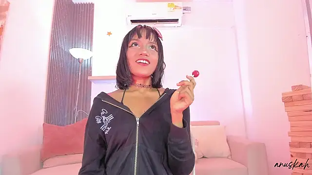 Snapshot of anuskah chatting on October 2025 12:28:02 AM anuskah online show from October 2025 12:28:02 AM