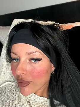 juicylucie online show from October 2025 10:55:02 PM