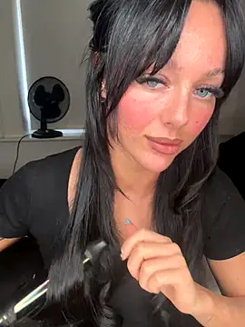 juicylucie online show from November 2025 11:45:01 AM