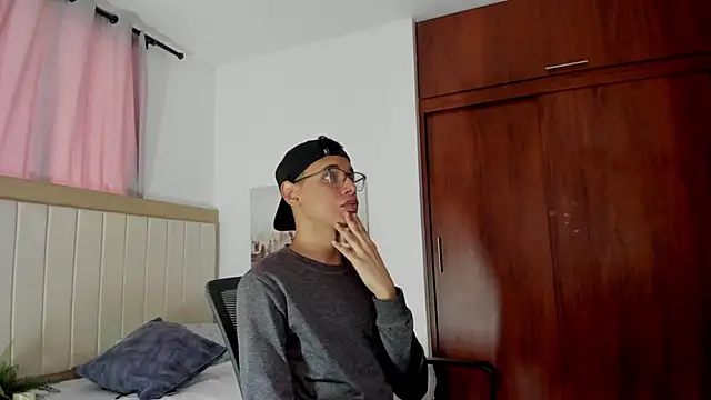 Snapshot of tristan_gold chatting on October 2025 01:34:01 PM tristan gold online show from October 2025 01:34:01 PM