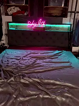 Snapshot of Shy_Ivy chatting on October 2025 08:09:01 PM Shy Ivy online show from October 2025 08:09:01 PM