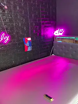 Snapshot of Shy_Ivy chatting on November 2025 09:39:02 PM Shy Ivy online show from November 2025 09:39:02 PM