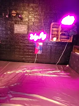 Snapshot of Shy_Ivy chatting on November 2025 10:54:01 PM Shy Ivy online show from November 2025 10:54:01 PM