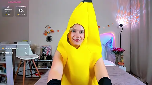 Snapshot of EmiSoul chatting on October 2025 04:35:02 AM EmiSoul online show from October 2025 04:35:02 AM