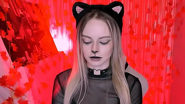 Snapshot of JuliaBrewwer chatting on October 2025 01:34:02 PM JuliaBrewwer online show from October 2025 01:34:02 PM