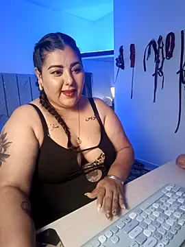 Snapshot of AndreaKinky chatting on October 2025 08:11:02 AM AndreaKinky online show from October 2025 08:11:02 AM