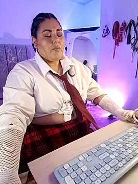 Snapshot of AndreaKinky chatting on October 2025 08:38:01 AM AndreaKinky online show from October 2025 08:38:01 AM