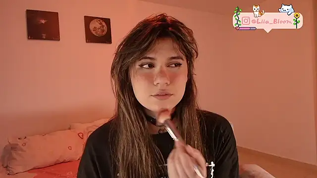 Snapshot of Liia-Bloom chatting on September 2025 03:16:02 AM Liia-Bloom online show from September 2025 03:16:02 AM