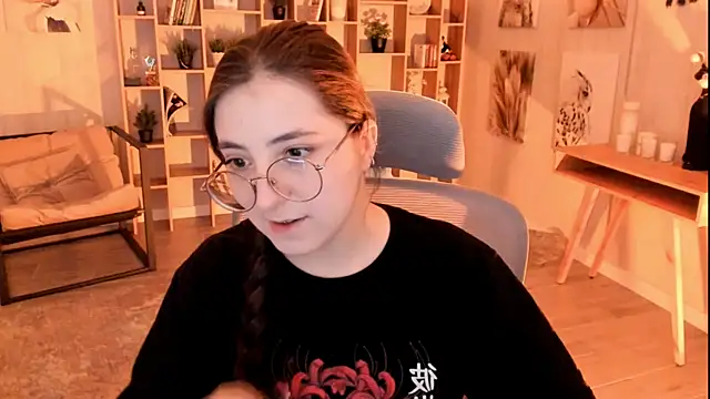 Snapshot of VirtuallVoyant chatting on September 2025 04:39:02 AM VirtuallVoyant online show from September 2025 04:39:02 AM