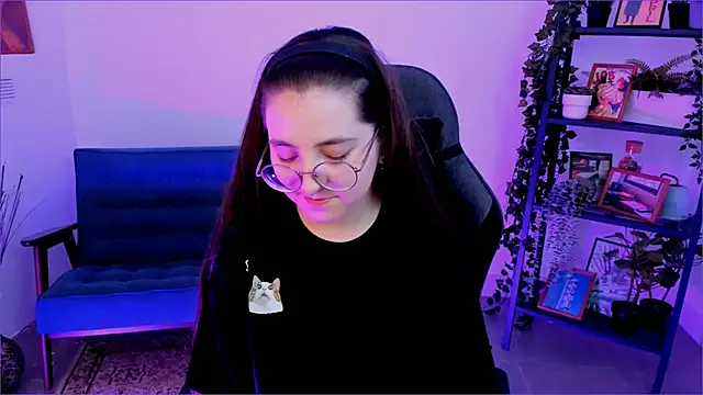 Snapshot of VirtuallVoyant chatting on October 2025 04:29:01 AM VirtuallVoyant online show from October 2025 04:29:01 AM