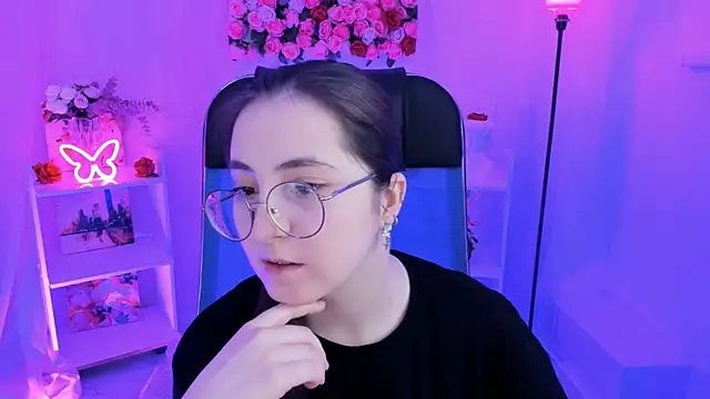 Snapshot of VirtuallVoyant chatting on October 2025 07:20:02 AM VirtuallVoyant online show from October 2025 07:20:02 AM