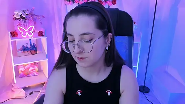 Snapshot of VirtuallVoyant chatting on October 2025 04:46:01 AM VirtuallVoyant online show from October 2025 04:46:01 AM