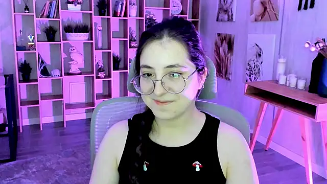 Snapshot of VirtuallVoyant chatting on November 2025 04:45:02 AM VirtuallVoyant online show from November 2025 04:45:02 AM