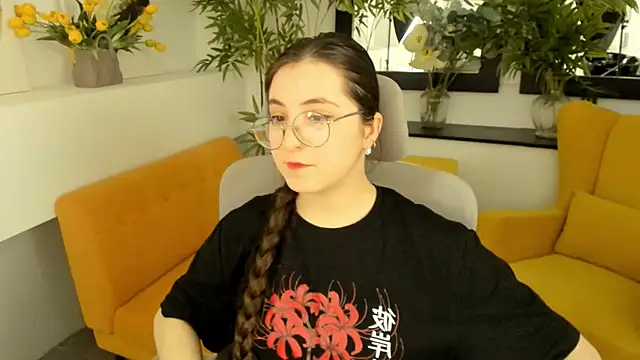 Snapshot of VirtuallVoyant chatting on November 2025 04:56:02 AM VirtuallVoyant online show from November 2025 04:56:02 AM