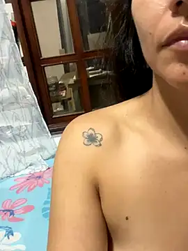 Snapshot of Huitaca_ chatting on October 2025 03:18:02 AM Huitaca online show from October 2025 03:18:02 AM