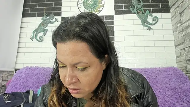Snapshot of Sandra_Milf_love chatting on September 2025 04:03:01 AM Sandra Milf love online show from September 2025 04:03:01 AM