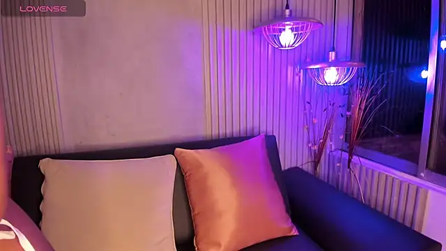 Snapshot of MarianaaSantos chatting on October 2025 11:55:02 AM MarianaaSantos online show from October 2025 11:55:02 AM