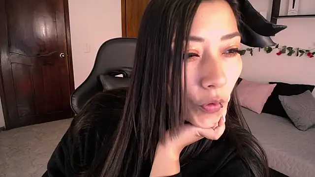 Mia 1120 online show from October 2025 02:03:02 PM