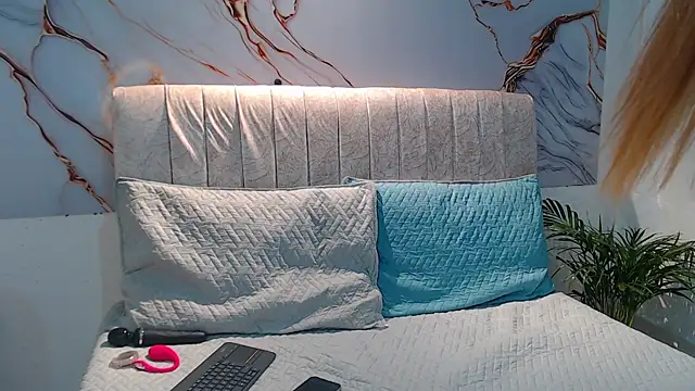 Snapshot of _Tiffany1 chatting on October 2025 02:19:02 AM Tiffany1 online show from October 2025 02:19:02 AM