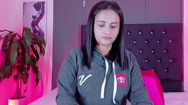 Snapshot of Zafiro__Brown chatting on September 2025 07:57:01 AM Zafiro Brown online show from September 2025 07:57:01 AM