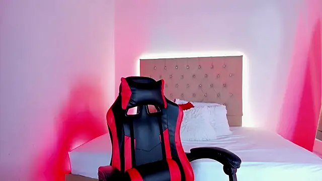 Snapshot of Zafiro__Brown chatting on October 2025 11:33:02 AM Zafiro Brown online show from October 2025 11:33:02 AM