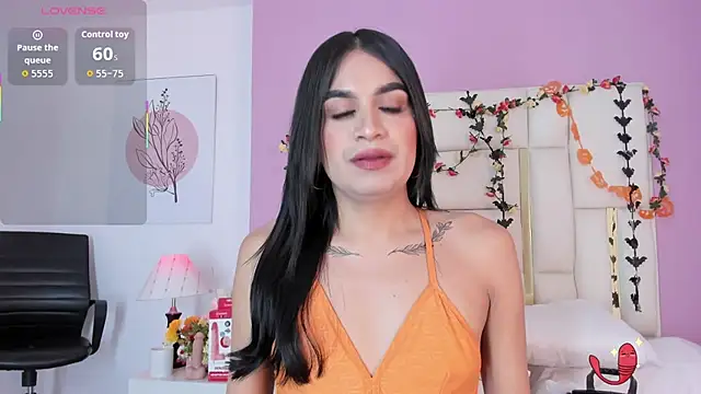 Snapshot of Silvana-Castro chatting on November 2025 12:39:02 PM Silvana-Castro online show from November 2025 12:39:02 PM