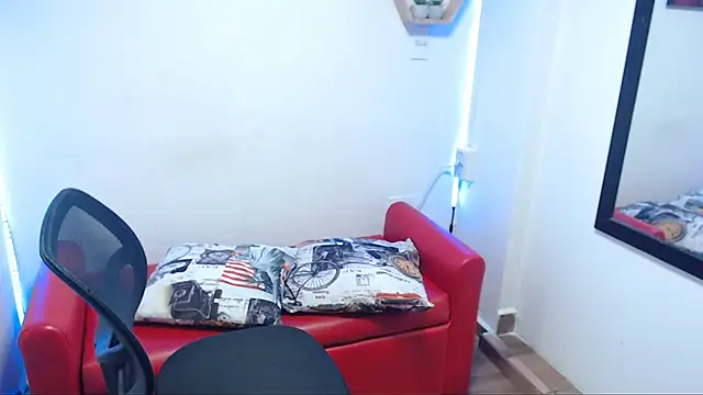 Snapshot of DIVAX_MONSERRAT chatting on September 2025 08:34:02 PM DIVAX MONSERRAT online show from September 2025 08:34:02 PM