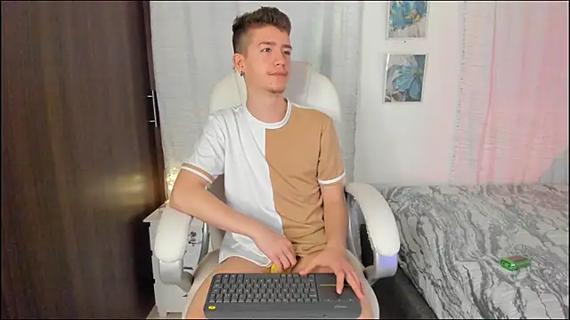 ThiagooJames online show from September 2025 03:32:02 AM