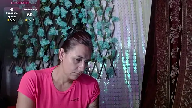 Snapshot of darling_hott chatting on November 2025 08:37:02 AM darling hott online show from November 2025 08:37:02 AM