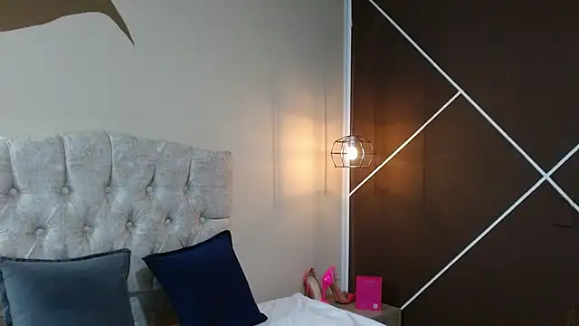 Aleecandrews online show from September 2025 07:28:02 PM