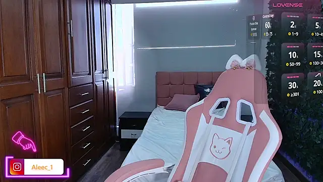 Aleecandrews online show from October 2025 07:22:02 PM