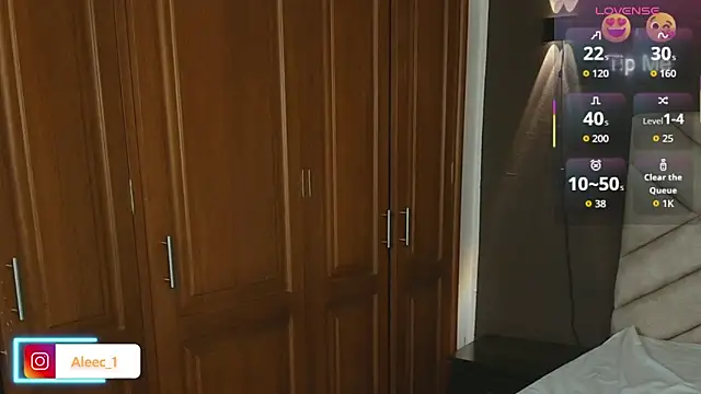 Aleecandrews online show from October 2025 07:25:02 PM