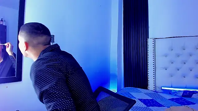 Snapshot of Latin_Boyss_ chatting on November 2025 06:08:02 PM Latin Boyss online show from November 2025 06:08:02 PM