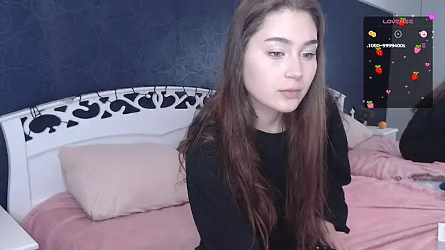 Lili Luuu online show from October 2025 09:32:02 PM