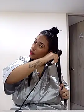 Samantha hotly online show from October 2025 01:20:01 PM