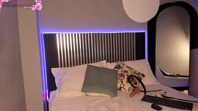 Emilybeltons online show from October 2025 08:19:02 PM