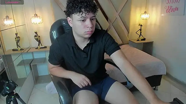 BenjaminBottonn online show from September 2025 07:39:02 PM