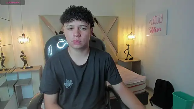 BenjaminBottonn online show from September 2025 08:13:01 PM