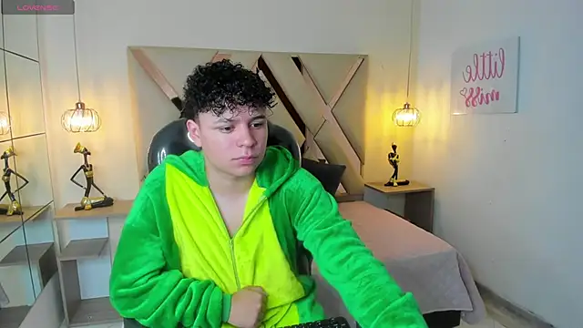 BenjaminBottonn online show from September 2025 07:41:02 PM