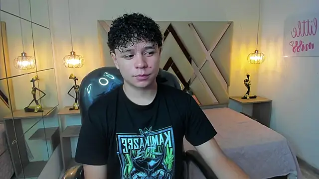 BenjaminBottonn online show from October 2025 07:21:01 PM