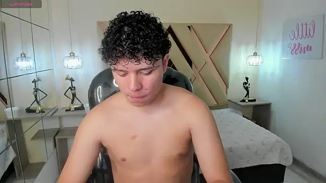 BenjaminBottonn online show from October 2025 07:56:02 PM