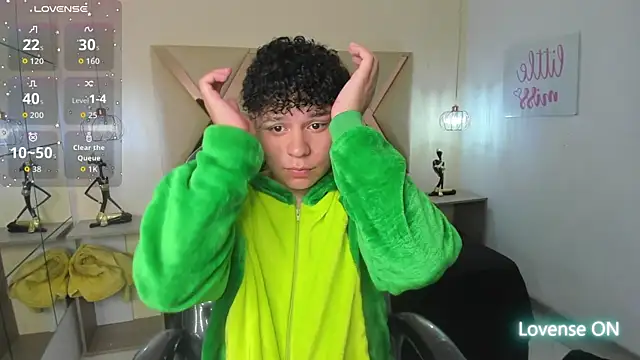 BenjaminBottonn online show from October 2025 07:55:02 PM