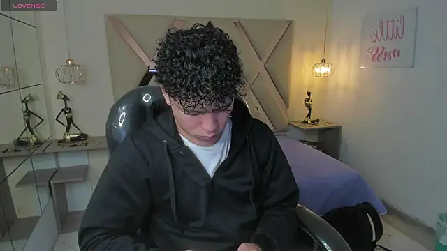 BenjaminBottonn online show from October 2025 08:11:02 PM